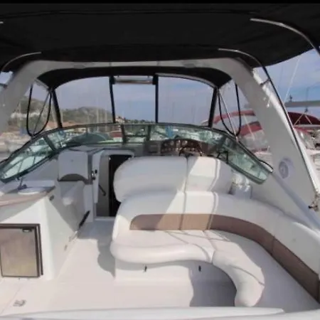 Bateaux A Quai Porquerolles 船上ホテル *