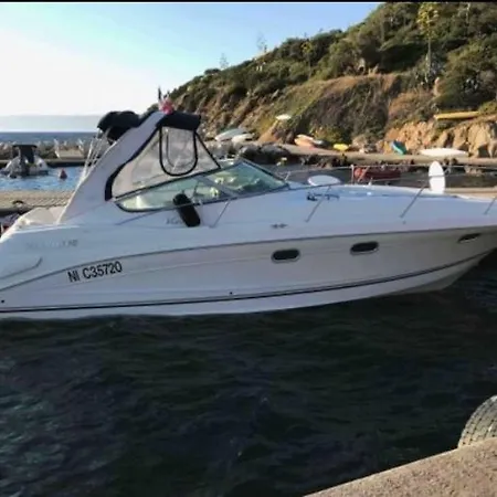 Bateaux A Quai Porquerolles Ботель