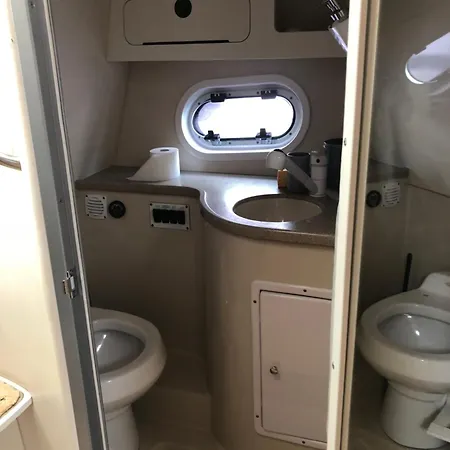 Bateaux A Quai Porquerolles Йер