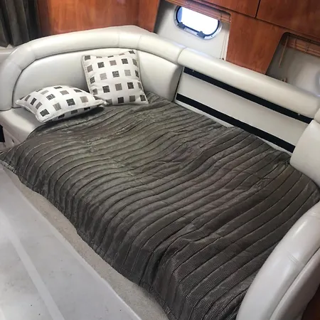 Bateaux A Quai Porquerolles Ботель